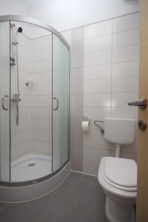 Apartments By The Sea Zubovici, Pag - 6394 الغرفة الصورة